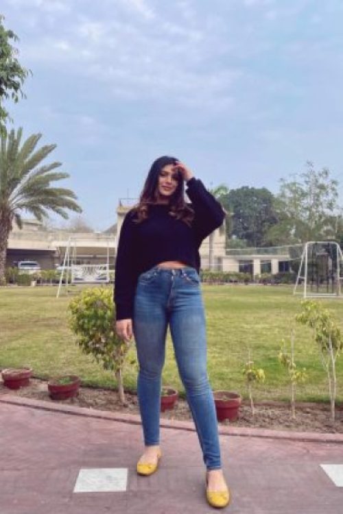 Brunette escort girl in Multan