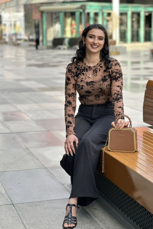 Mature Multan Escort